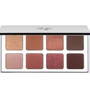 IL MAKIAGE flawed COLOR BOSS MASTER EYESHADOW Multi-Dimensional 8-Pan Eye Color